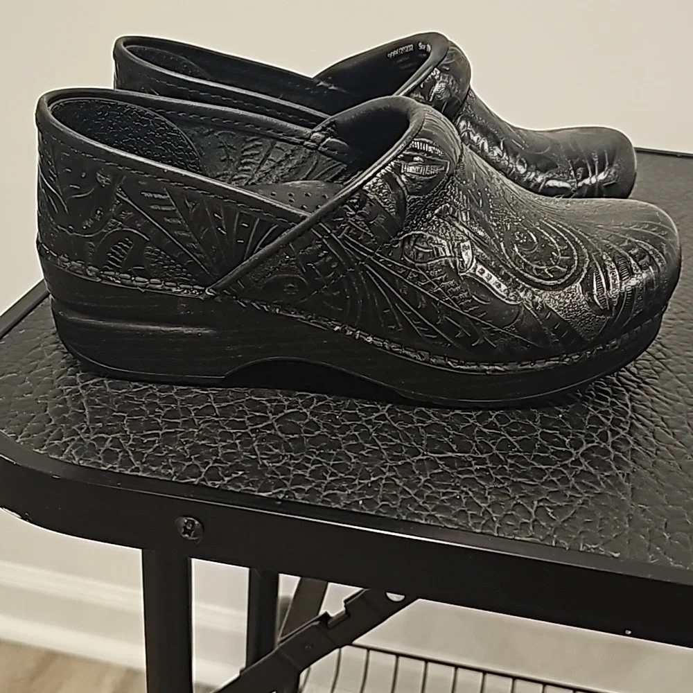 Shoes - Picture 2 of 4